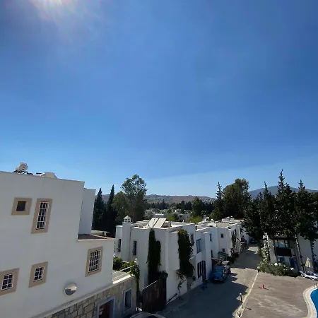 Cosy Apartment In Bitez By The Beach & Shared Pool *