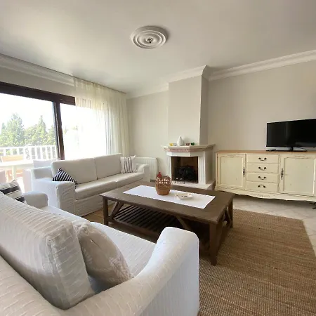 Cosy Apartment In Bitez By The Beach & Shared Pool