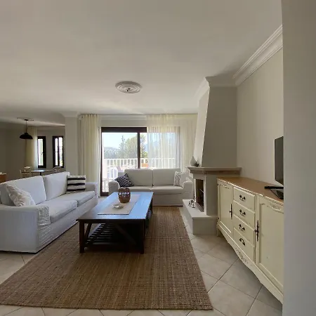 Cosy Apartment In Bitez By The Beach & Shared Pool Διαμέρισμα *