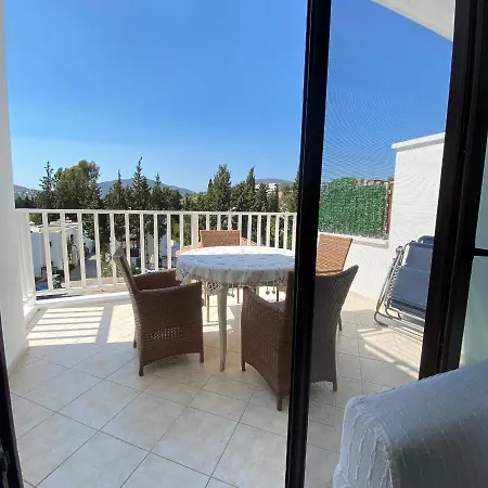 Cosy Apartment In Bitez By The Beach & Shared Pool